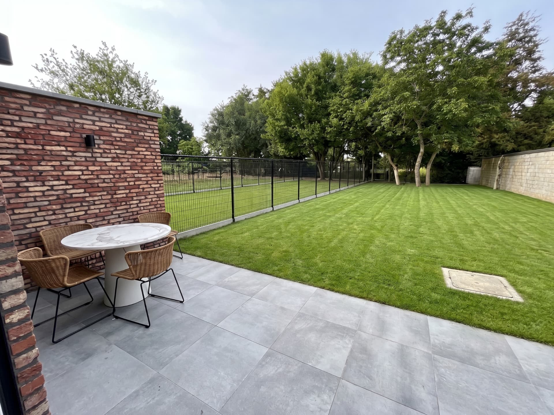 De Woninggalerij Lebbeke — tuin en terras